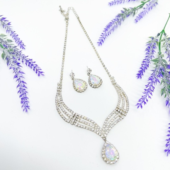 Vintage Stunning Crystal Aurora Borealis Necklace & Earrings Set - Picture 1 of 5